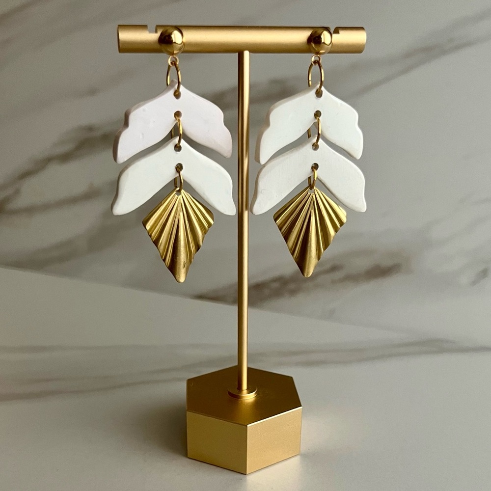 Neutral dangle earrings